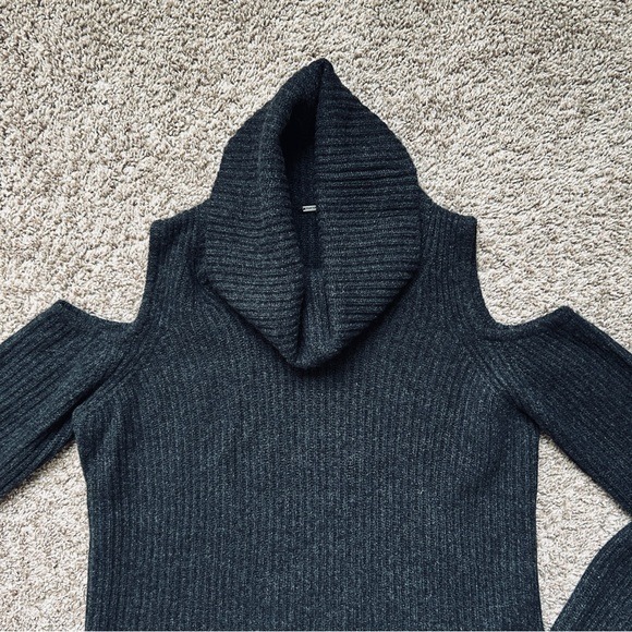 ELIE TAHARI I Cold Shoulder Turtleneck Cashmere Sweater I MED I Charcoal Gray - Picture 5 of 10